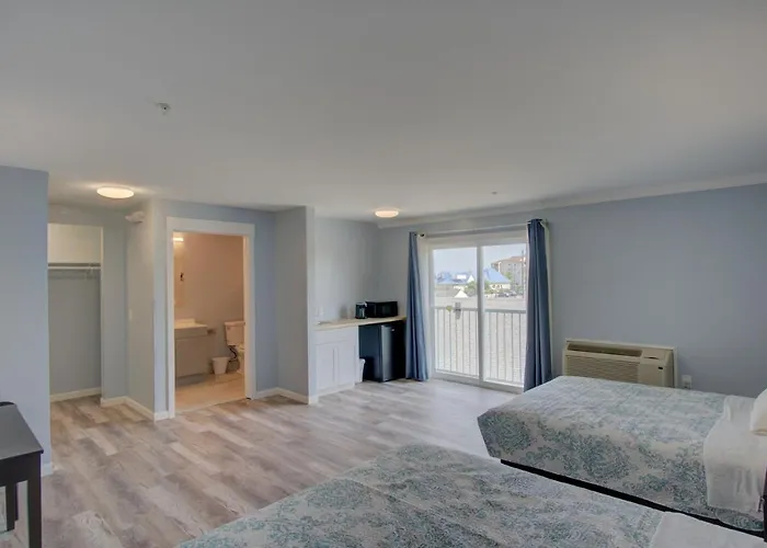 Dhimas Bayview Suites